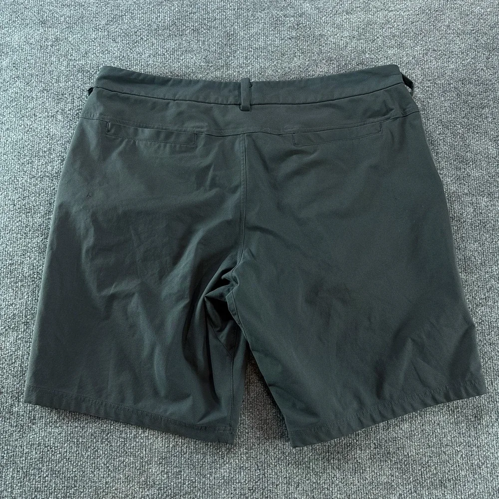 Lululemon Mens Commission Shorts 9 Grey Chino 38 Athleisure Summer Sporty Golf
